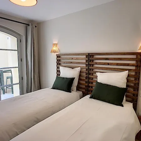 Maison Luxe 4 - Patio - Climatisation - 10 Minutes A Pied Du Pont D'avignon *